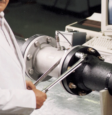 Cryogenic flow meter calibration in the field